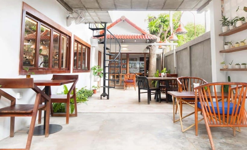 Phnom Penh: Morning Foodie, Market Walking & Street Art Tour - Banh Chaev, Rice Milk, and Turmeric