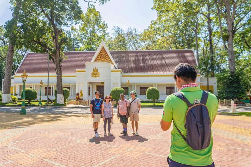 Phnom Penh: Morning Foodie, Market Walking & Street Art Tour - What the Guides Add to the Day