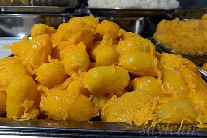 Phnom Penh Nightlife Street Food Tours - Phnom Penh Night Market: food, clothing, and evening energy
