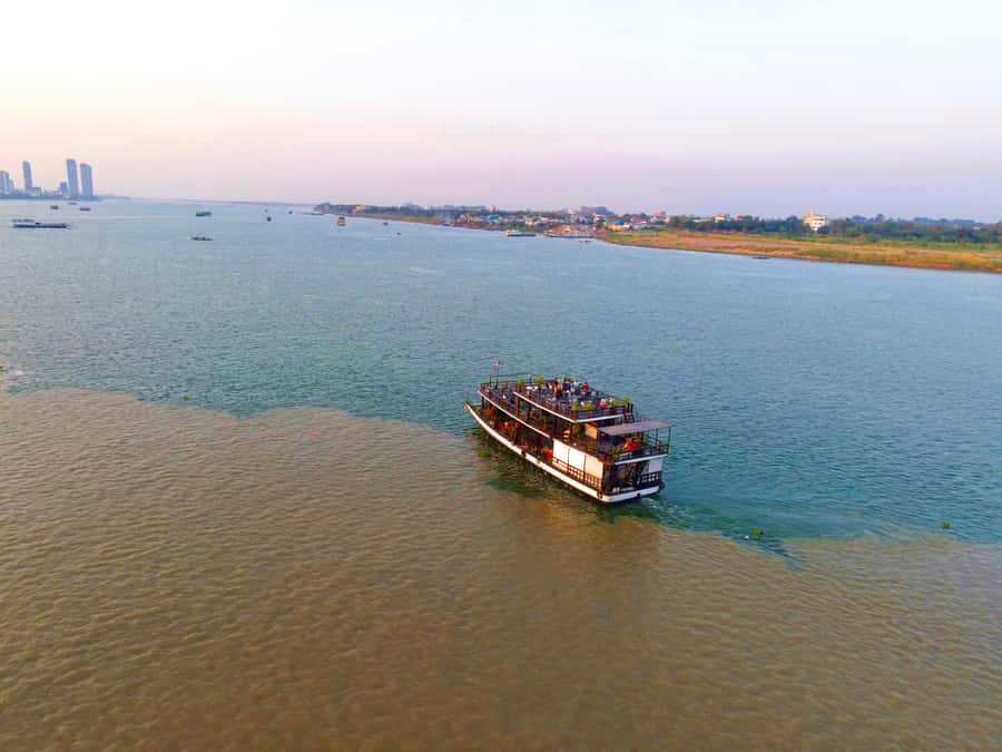 Phnom Penh: Sunset Cruise with Unlimited Beer &Fruit platter - Small details that make the trip better