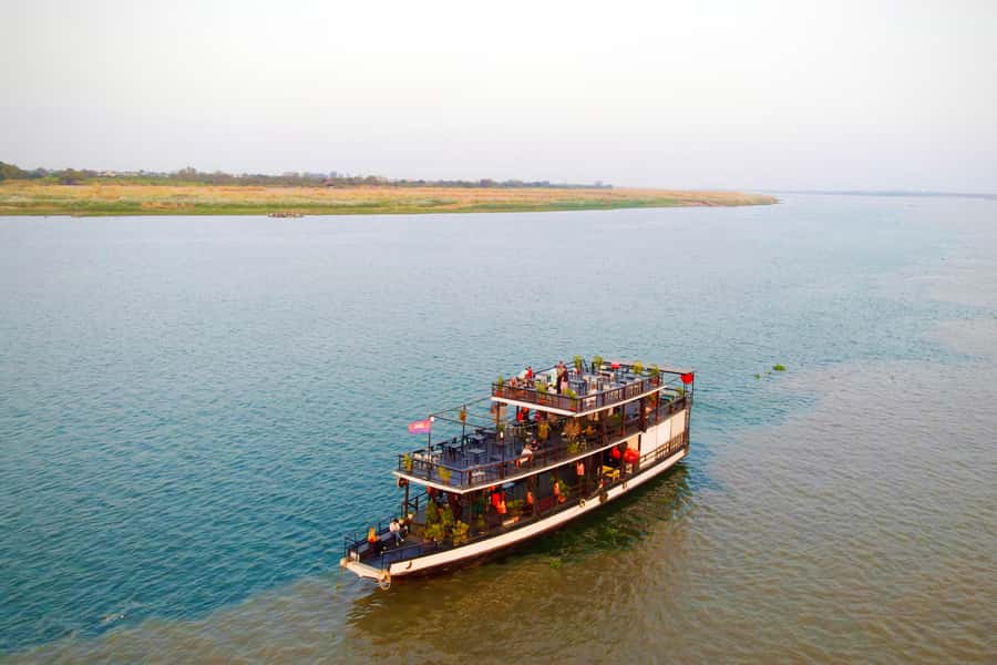 Phnom Penh: Sunset Cruise with Unlimited Beer &Fruit platter - The sunset portion and the change of mood