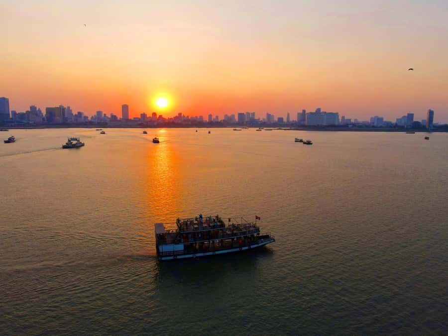 Phnom Penh: Sunset Cruise with Unlimited Beer &Fruit platter - Is $9 good value?