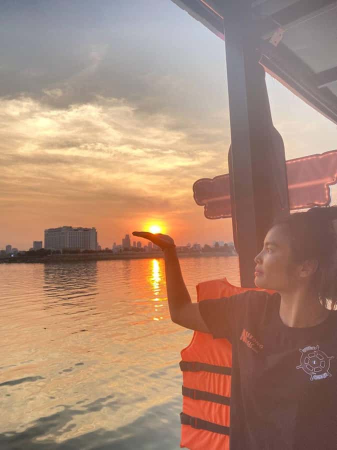Phnom Penh: Sunset Cruise with Unlimited Beers & BBQ Buffet - The BBQ buffet and free-flowing drinks