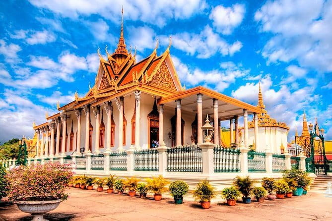 Phnom Penh to Koh Rong/Koh Rong Sanloem by Car or Minivan & Boat - Leaving Phnom Penh in an air-conditioned car