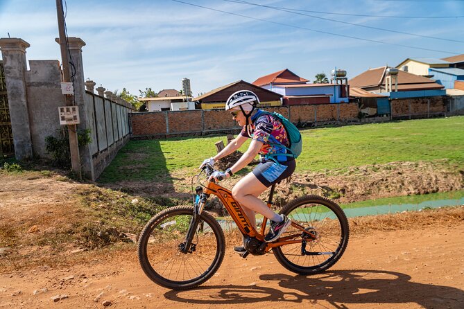 Phnom Penh to Silk Island Sunset Bike Tour/ E-Bike or Tuk Tuk - Cycling through Silk Island’s farming villages