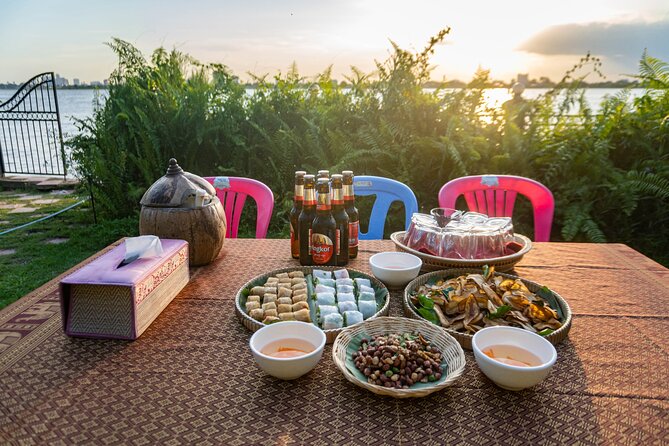 Phnom Penh to Silk Island Sunset Bike Tour/ E-Bike or Tuk Tuk - Mongkol Serey Temple, the Golden Temple stop