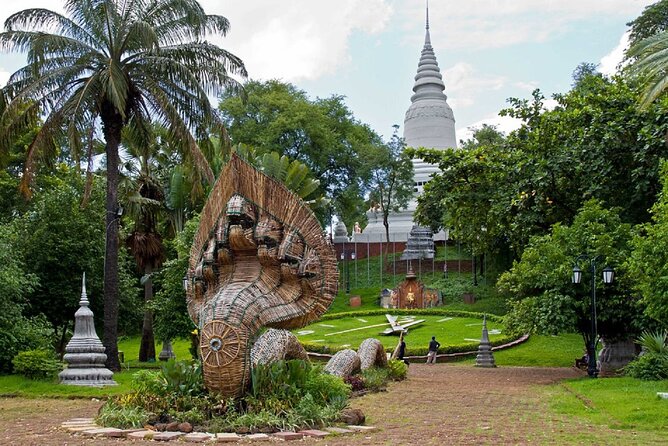Phnom Penh Tours and Mekong River cruise - Royal Palace and Silver Pagoda: the strongest guided start