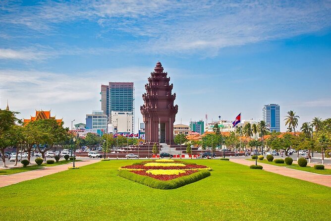 Phnom Penh Tours and Mekong River cruise - Tuol Sleng and the Killing Fields: the day’s most difficult hours