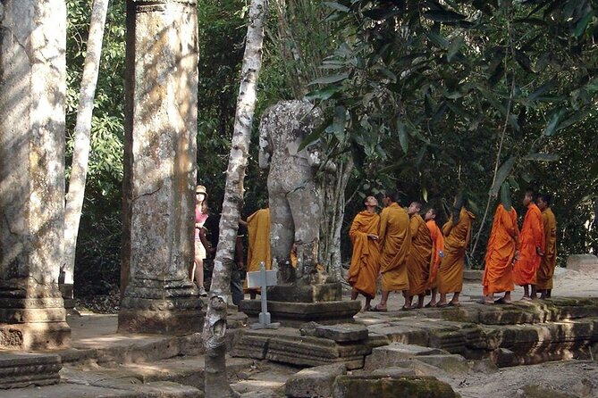 Preah Khan, Neak Pean and Pre-Rup Private Tour - Ta Som, a compact temple in the trees