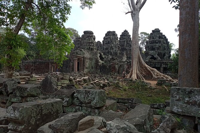 Preah Khan, Neak Pean and Pre-Rup Private Tour - Srah Srang, a short pause beside the water