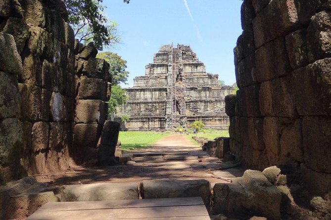 Preah Vihear, Koh Ker & Beng Mealea Tour - Preah Vihear and the 525-metre cliff