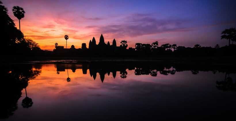 Private Angkor Sunrise, Guide Breakfast and Tuktuk included - Bayon and the scale of Angkor Thom