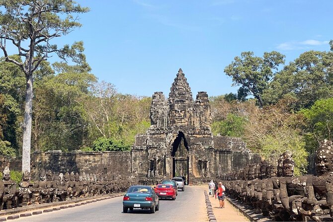 Private Angkor Wat and Lost Temple Jungle Tour - Bayon: stone faces and the power of Jayavarman VII