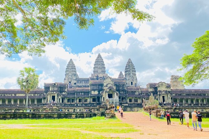 Private Angkor Wat and Lost Temple Jungle Tour - Angkor Wat: two hours with Cambodia’s great symbol