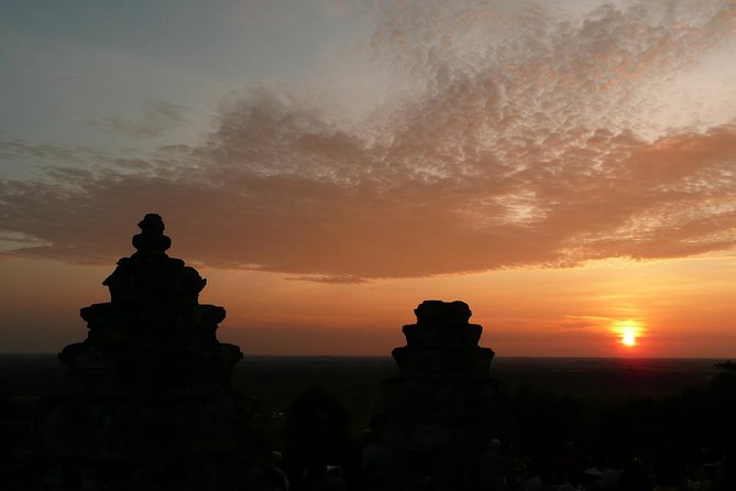 Private Angkor Wat Guided Sunset Tour - Angkor Wat: the essential first look