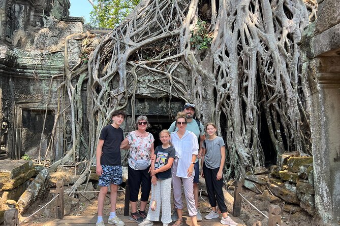 Private Angkor Wat Sunrise Tour with Lunch Included - Small details that improve the morning