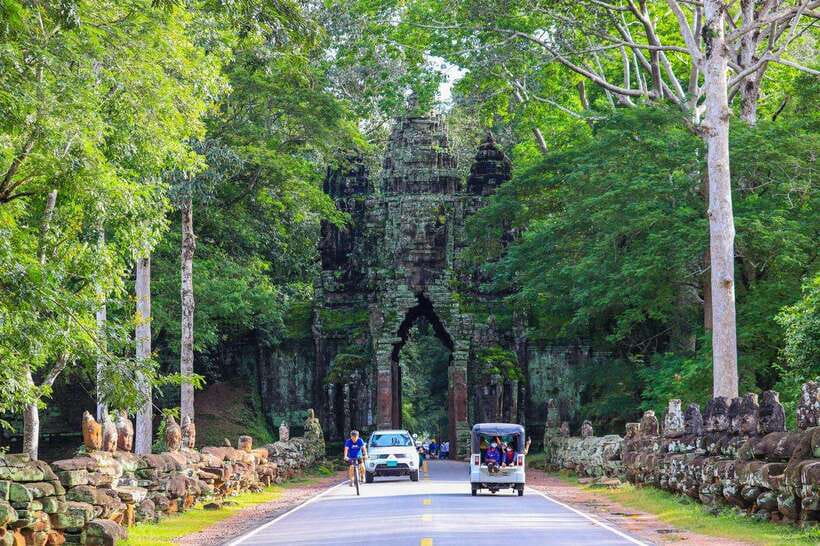 Private Angkor Wat Sunset Tour with Lunch and Snack Included - Angkor Wat: begin with Cambodia’s great symbol