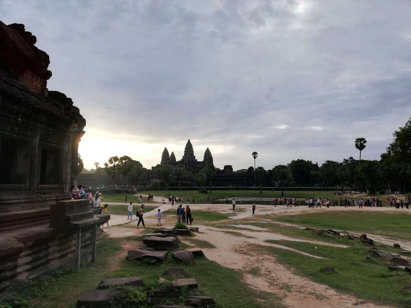 Private Angkor Wat Temple Tour - Heat, clothing, and practical comfort