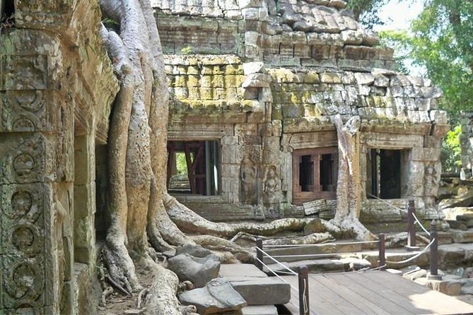 Private Angkor Wat Tour from Siem Reap - Bayon and the famous stone faces