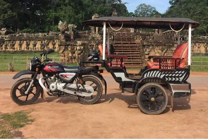 Private Angkor Wat Tour with English-Speaking Guide - South Gate: entering the old royal city