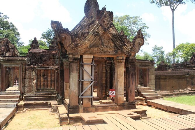 Private Banteay Srei and 4 Temples Guided Tour - Starting at Pre Rup, a calm first stop