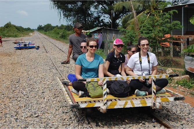 Private Boat from Battambang to Siem Reap via Tonle Sap Lake - Tonle Sap Lake and the change in scale