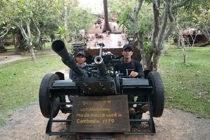Private City Tour in Siem Reap - Artisans Angkor: seeing wood and stone take shape