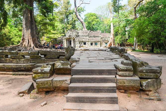 Private Full-Day Angkor Temple and Sunset Viewing with Lunch - Angkor Wat: the grand first impression