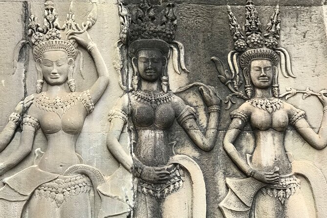 Private Guided Angkor Wat Tour by Lady Tuk Tuk with Monk Blessing - Entering Angkor Thom through the South Gate