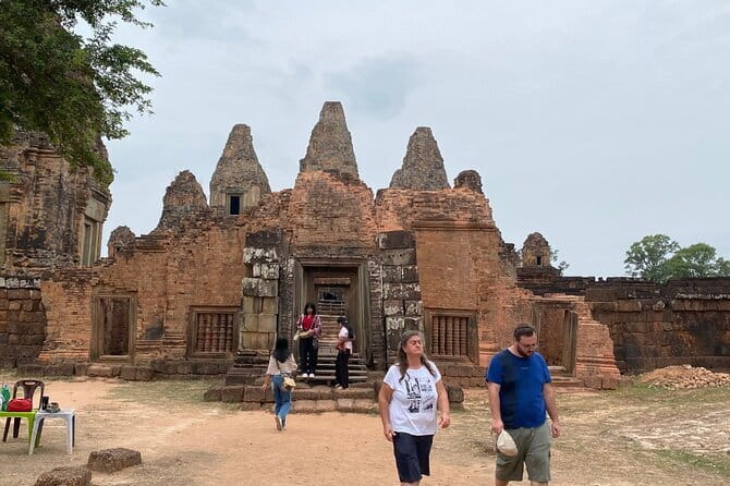 Private Kbal Spean Trekking Tour with Banteay Srei - Why Kbal Spean gives this tour its character
