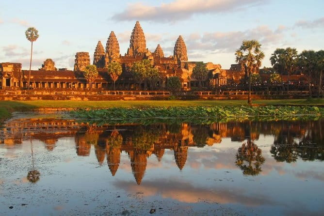Private Kbal Spean Trekking Tour with Banteay Srei - The value of a private tour at $75