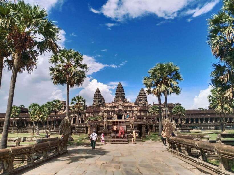 Private One Day Tour with Sunrise at Angkor Wat - What the guides add to the day