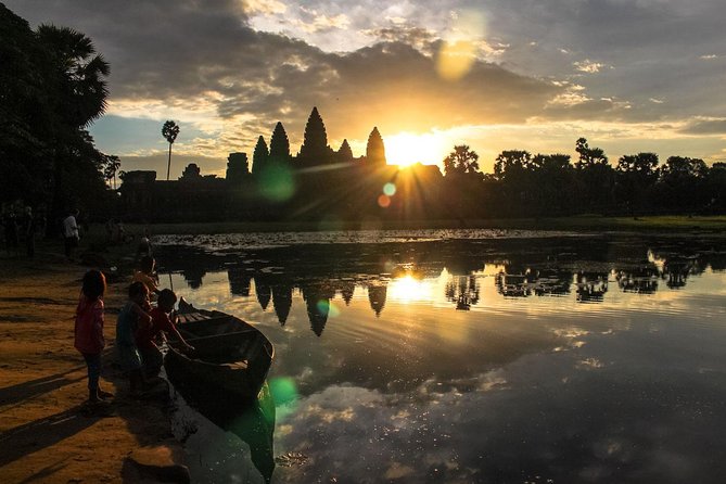 Private one-day tuktuk 'small tour' of the oldest Angkor temples - Angkor Thom and Bayon: faces at the heart of the old capital