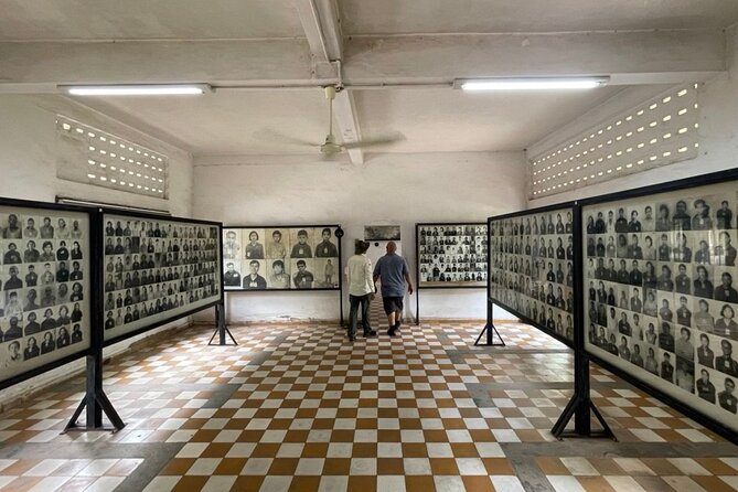 Private Phnom Penh Tour: Royal Palace & Killing Fields - Wat Ounalom beside the riverfront