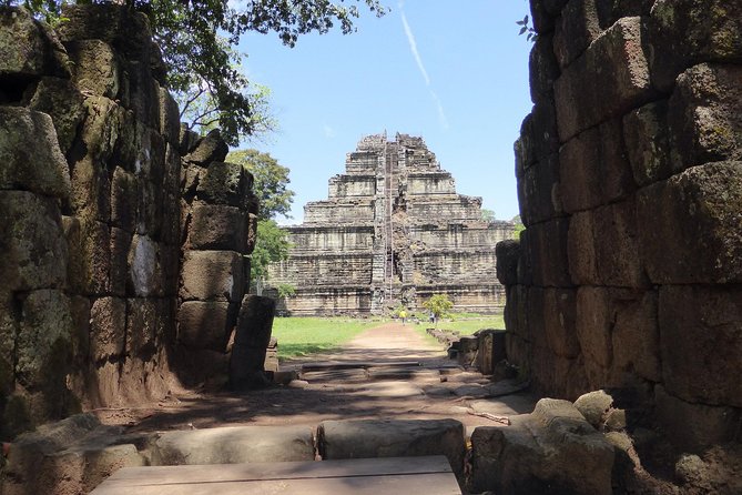 Private Preah Vihear and 2 Temples Guided Tour - Clothes, weather, and the 6:00 am start