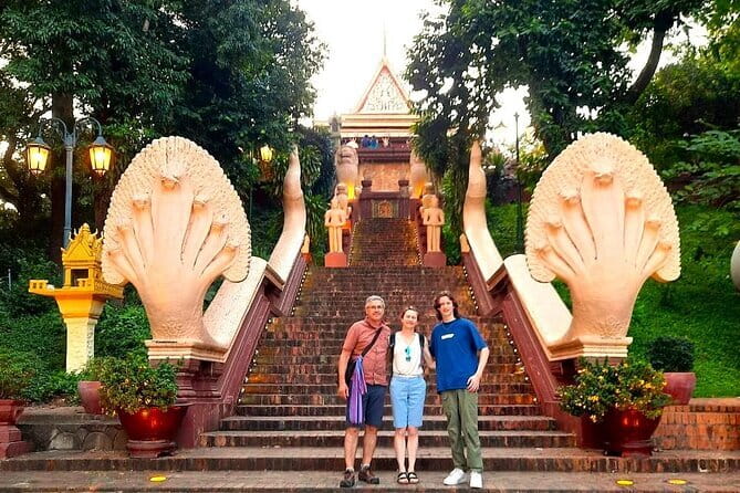 Private Sihanoukville Tour for Cruise Ship Passengers - The Golden Lions Roundabout
