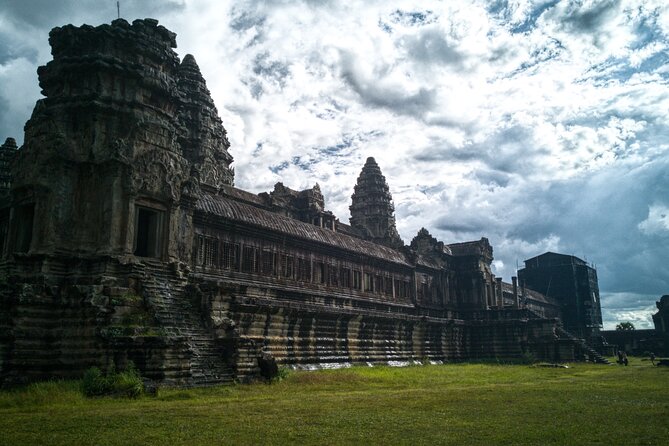 Private Sunrise Angkor Wat Tour with pickup from your hotel - Angkor Wat: three hours with Cambodia’s national symbol