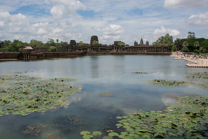Private Sunrise Angkor Wat Tour with pickup from your hotel - Practical advice for the early temple circuit