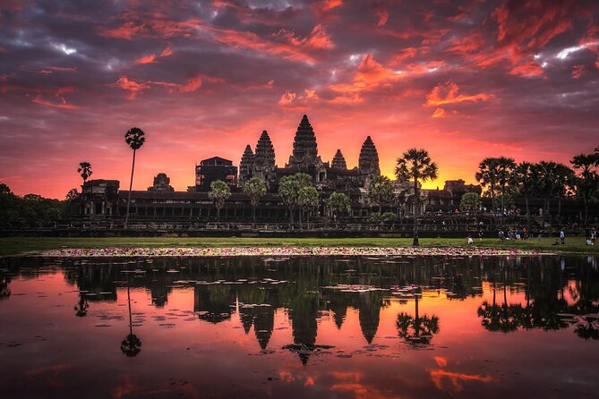 Private sunrise tour to Angkor Wat & other highlights with Professional Guide. - A breakfast break beside Srah Srang