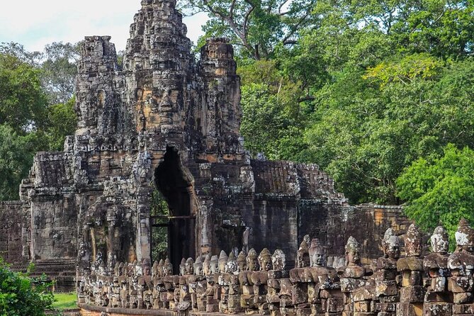 Private Taxi Siem Reap to Phnom Penh, Reliable Driver, Transfer - Kampong Kdei and the old stone bridge