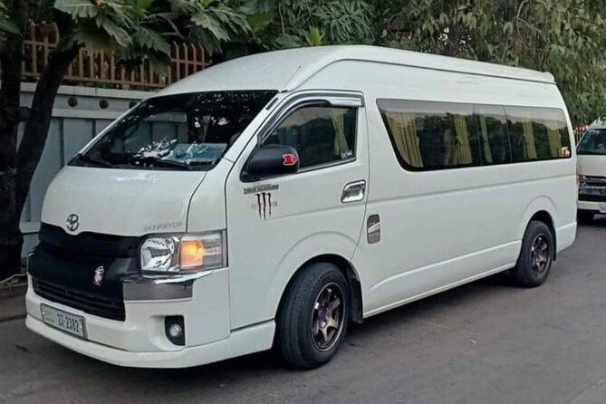 Private Taxi Transfer From Phnom Penh to Siem Reap with English Speaking Driver - Choosing between an SUV, Lexus, minivan, and larger van
