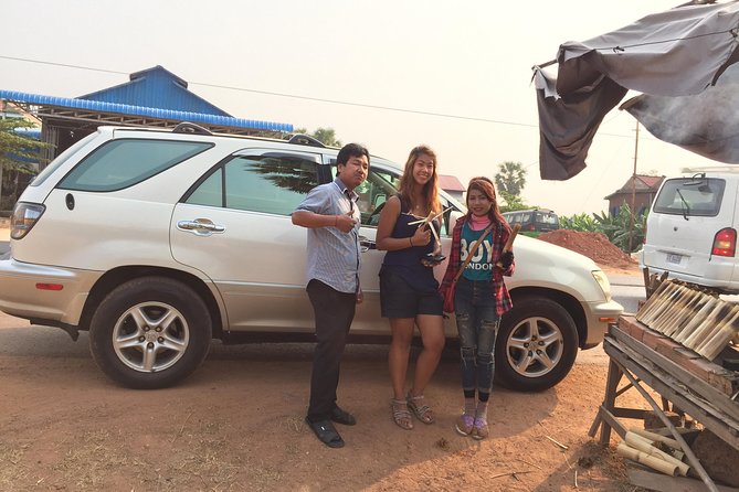 Private taxi transfer Siem Reap to Phnom Penh - Choosing between the Mini Lexus RX300 and Starex