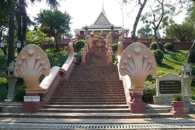 Private Tour: Phnom Penh City Tour Full Day - The Royal Palace and Silver Pagoda set the tone