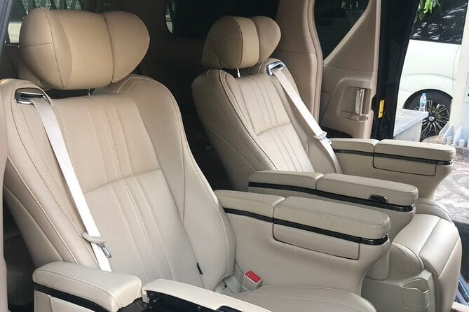Private Transfer from Phnom Penh to Siem Reap by VIP Alphard 2010 - Driver communication and personal space
