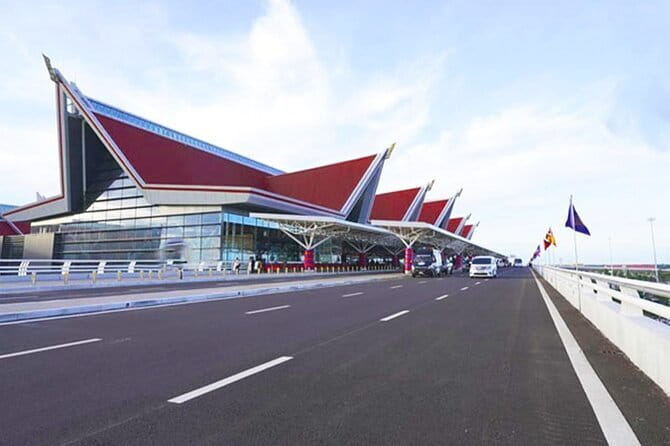 Private Transfer from Siem Reap Angkor Int'l Airport to Town - Finding the representative after immigration