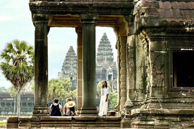 Private Van Phnom Penh To Sihanouk Ville-English Speaking Driver - The refreshment stop and practical comfort