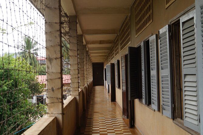Remnants of a Khmer Rouge Era - Dress and behavior at Tuol Sleng