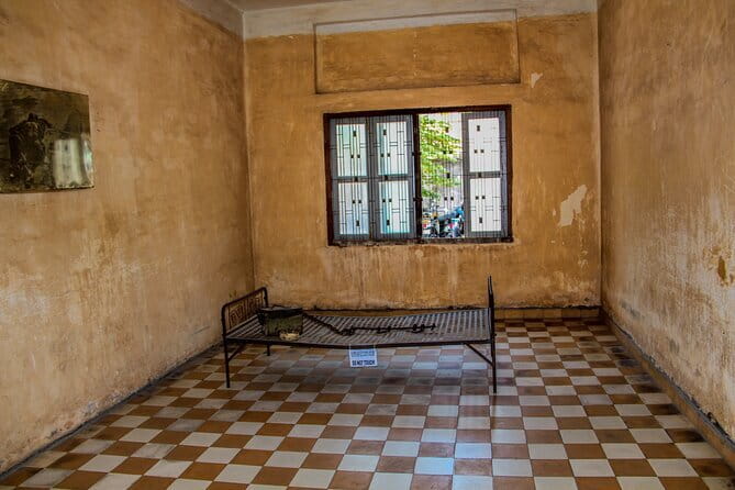 S-21 Prison and Killing Fields - Timing, pace, and the emotional side of the morning