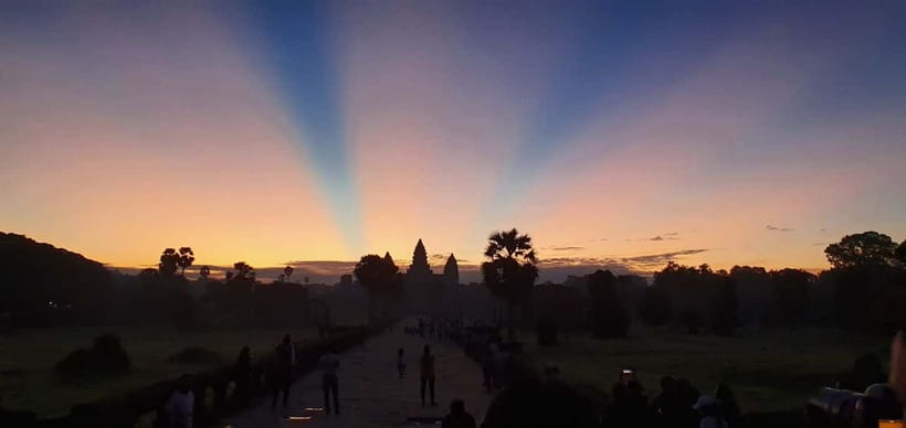 Seat-In-Coach: Small Circuit tour with Sunrise at Angkor Wat - Why this seven-hour morning works