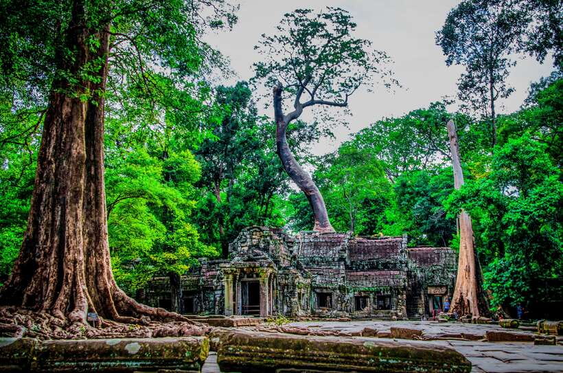 Seat-In-Coach: Small Circuit tour with Sunrise at Angkor Wat - Bayon and the 216 smiling faces